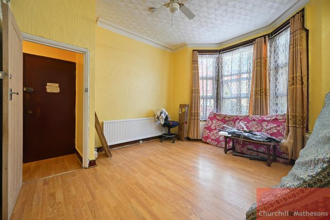Inman Road, London, NW10 2 bed flat for sale