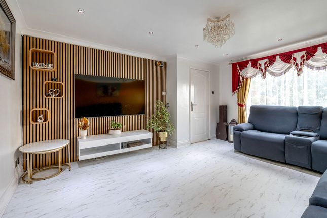 Yarmouth Road, Lowestoft 4 bed link detached house for sale