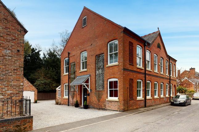 5 bedroom semi-detached house for sale