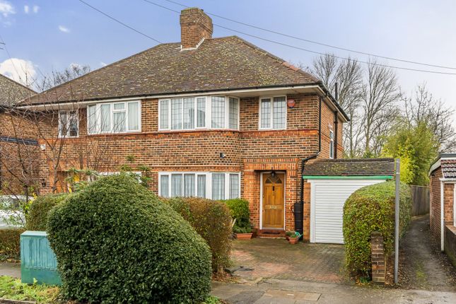 Cheyneys Avenue, Edgware, Middlesex 3 bed house for sale
