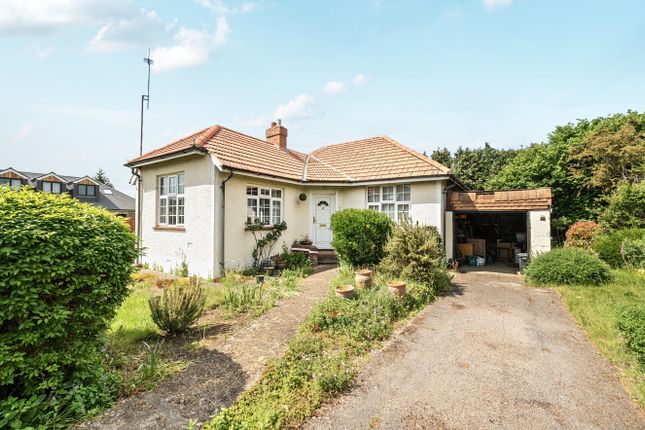 Riverside Close, Surrey TW18 2 bed bungalow for sale