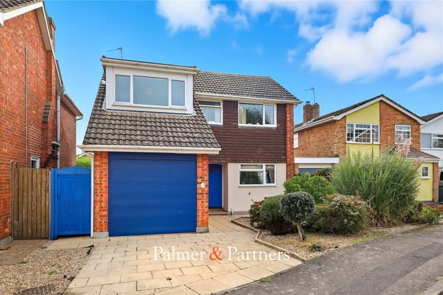Simmonds Way, Chelmsford CM3 4 bed detached house for sale