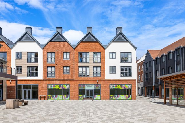 Cambridge Place, Farnham, Surrey, GU9 2 bed apartment for sale