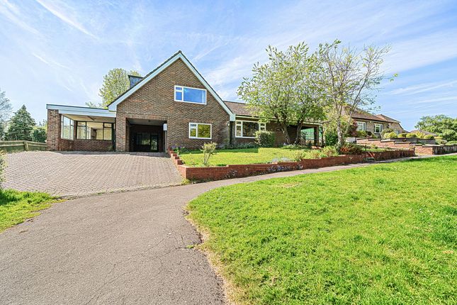 5 bed detached house