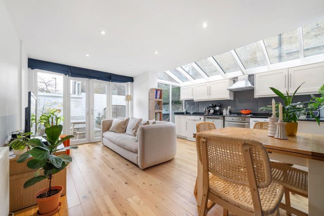 Santley Street, SW4 2 bed flat for sale