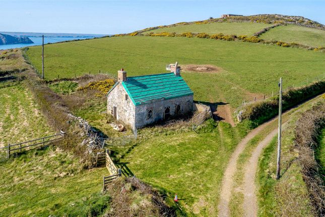 Trefasser, Goodwick, Pembrokeshire, SA64 2 bed detached house for sale