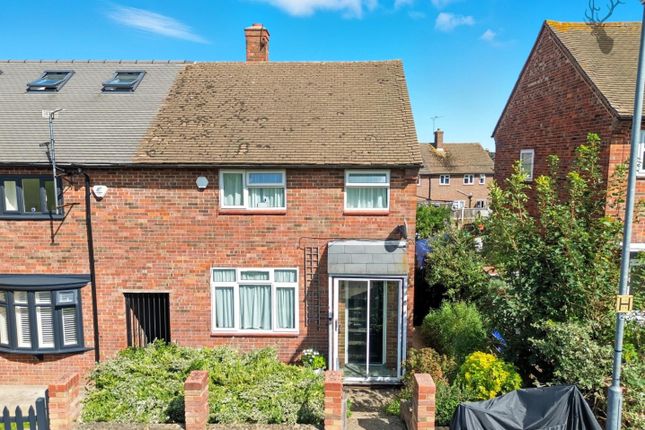 Rochford Green, Loughton 2 bed end of terrace house for sale