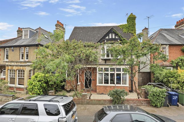 Chesterton Hall Crescent, Cambridge CB4 4 bed detached house for sale