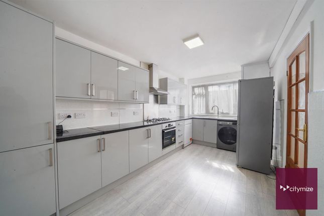 Wellwood Road, Ilford 2 bed flat for sale