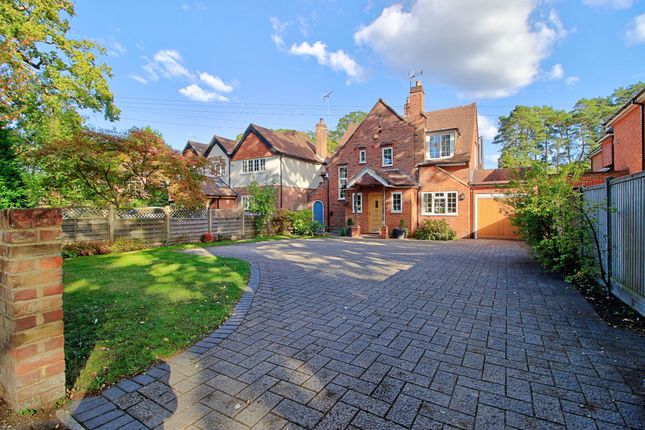 Wokingham RG40 4 bed detached house for sale
