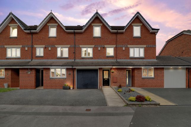 Moorcroft, Ossett, West Yorkshire, WF5 4 bed townhouse for sale