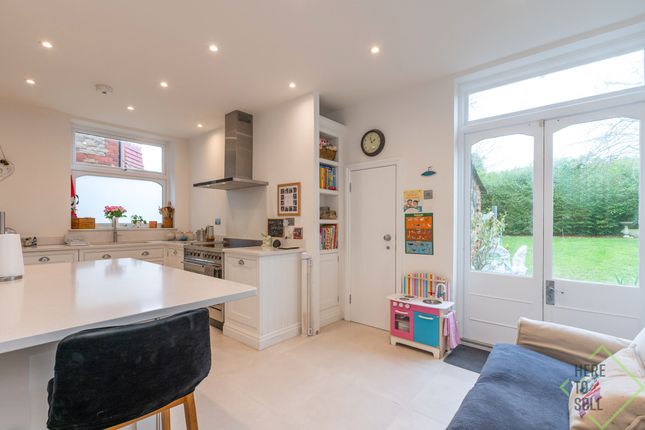 5 bedroom end of terrace house for sale