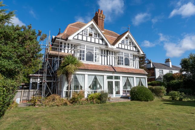 3 bedroom ground floor flat for sale