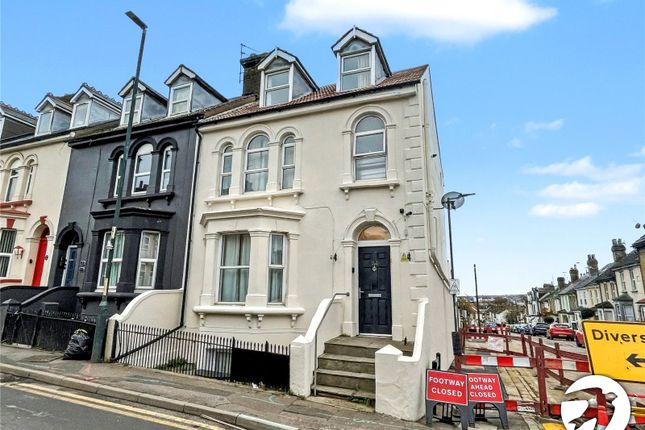 6 bedroom end of terrace house for sale