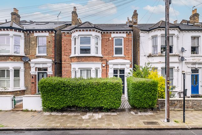 3 bedroom flat for sale