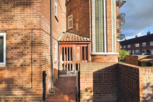 Folkestone Road, London, E6 6AZ 1 bed flat for sale