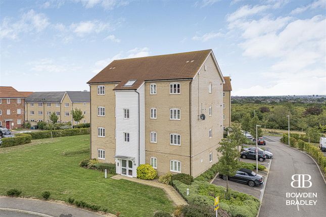 1 Blackthorn Avenue, Chigwell 2 bed flat for sale
