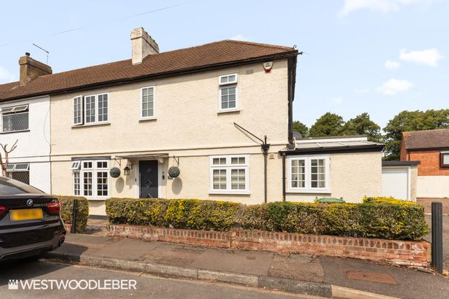Walnut Tree Close, Hoddesdon EN11 3 bed semi