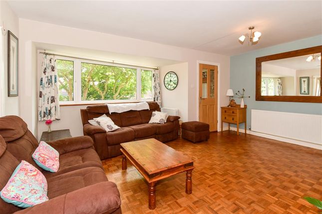 4 bed link detached house