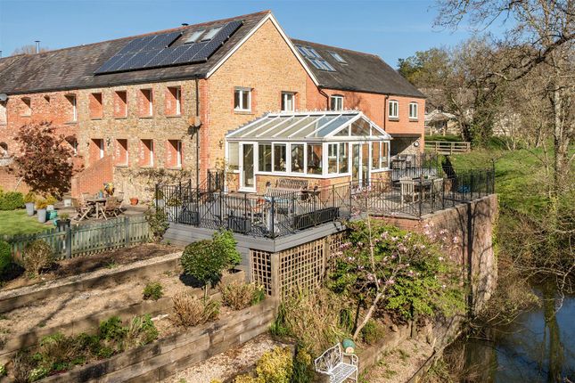 5 bedroom end of terrace house for sale