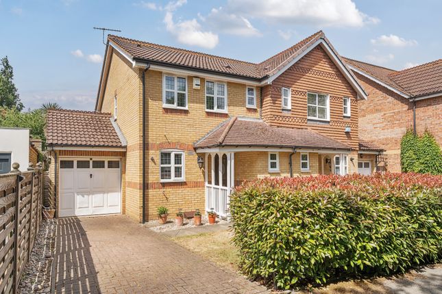 Sherbourne Gardens, Shepperton, TW17 3 bed semi