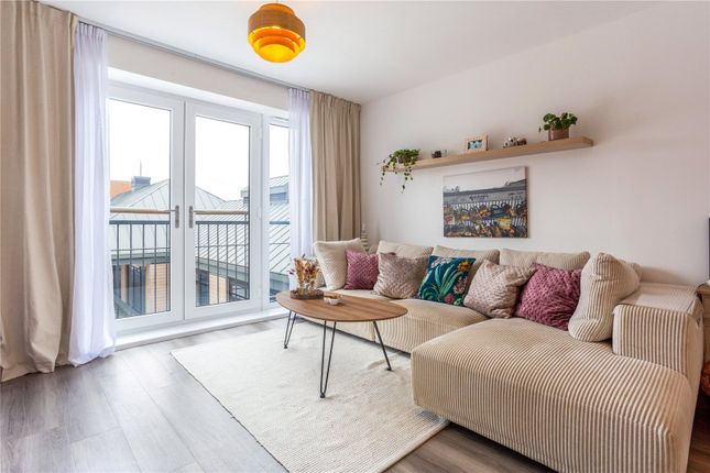 Cambridge Place, Farnham, Surrey, GU9 2 bed apartment for sale