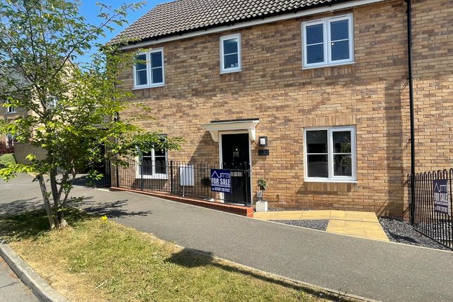 Bluebell Walk, Witham St. Hughs... 3 bed semi