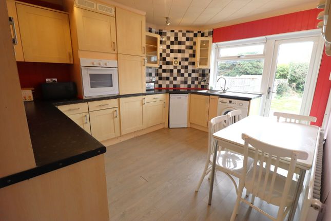 Leighfields Road, Eastwood... 3 bed semi