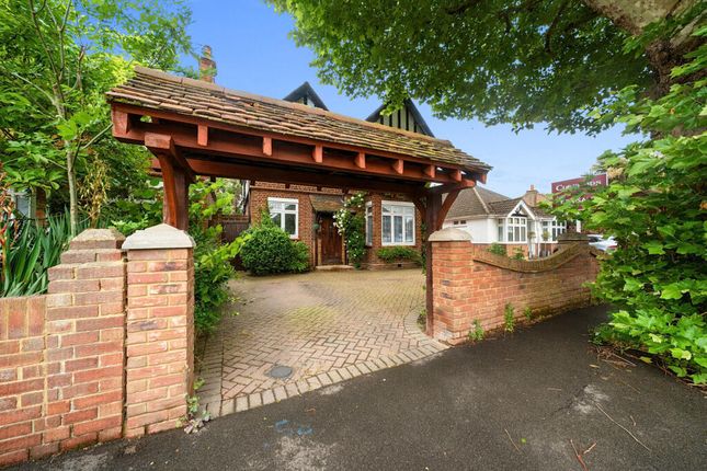 4 bed detached house