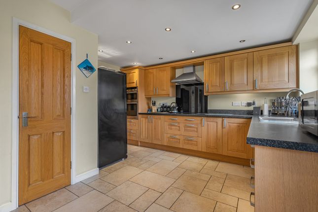 Ford Close, Ashford, TW15 3 bed detached house for sale
