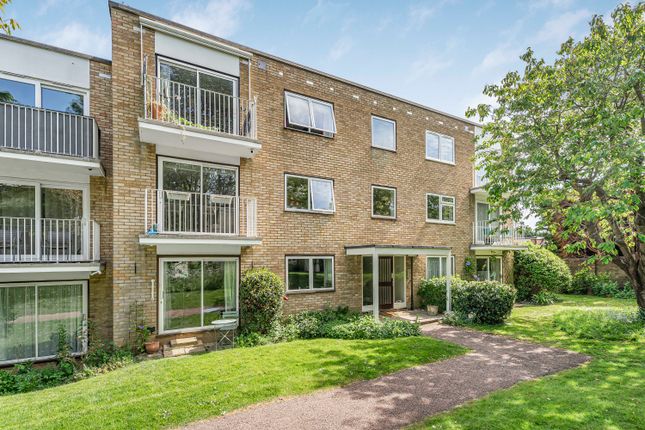 Hitchin SG4 2 bed flat for sale