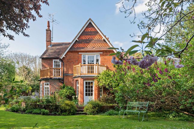The Moors, Pangbourne, Berkshire 4 bed semi
