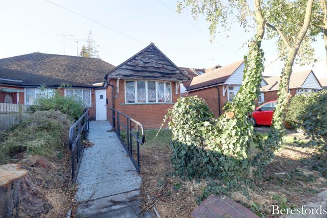 Hunter Avenue, Shenfield, CM15 2 bed bungalow for sale