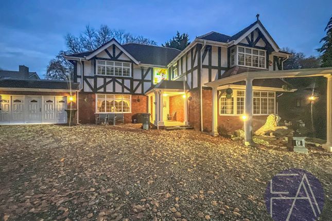 5 bed detached house