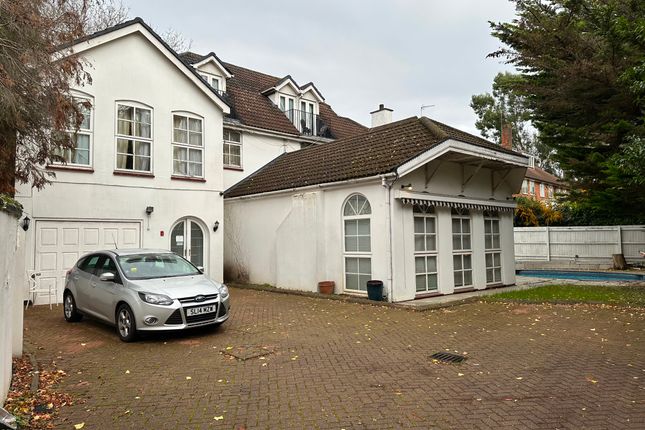 6 bed detached house