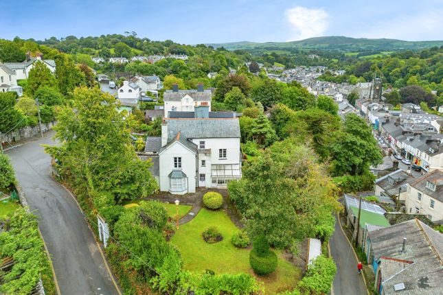 5 bedroom semi-detached house for sale