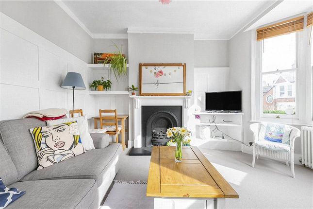 Duntshill Road, Earlsfield, SW18 2 bed maisonette for sale