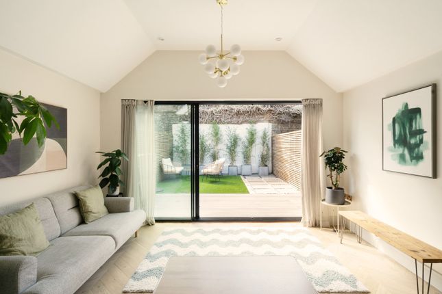 Hargwyne Street, London SW9 2 bed flat for sale