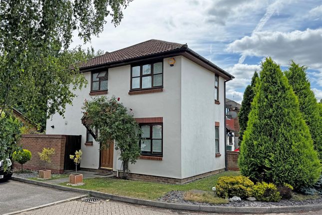 Wordsworth Mead, Redhill 3 bed end of terrace house for sale