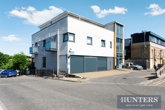 Yoga Way, Worcester Park, KT4 2 bed penthouse for sale