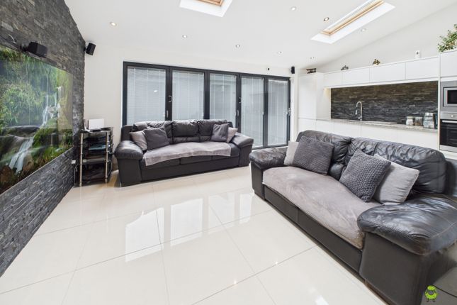 Cumberland Drive, Bexleyheath, Kent, DA7 4 bed semi