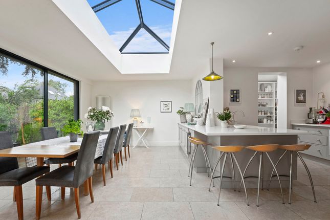 West Temple Sheen, London, SW14 4 bed detached house for sale