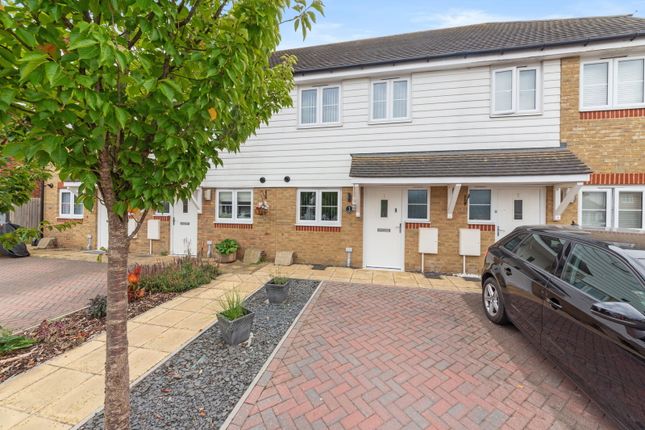 Barkers End, Sittingbourne ME10 2 bed terraced house for sale