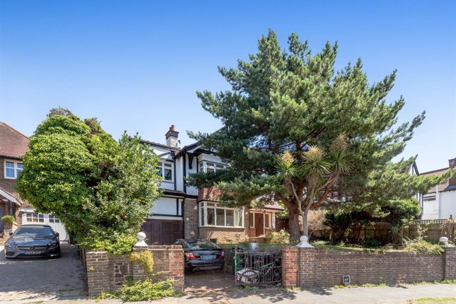 5 bed detached house