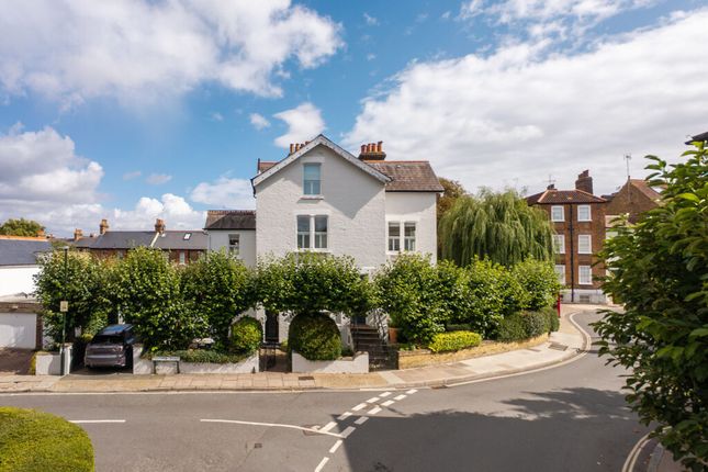 3 bedroom flat for sale