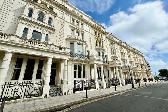 Palmeira Square, Hove, East Sussex, BN3 1 bed flat for sale