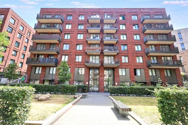 Cavendish Square, London, E16 3 bed apartment for sale
