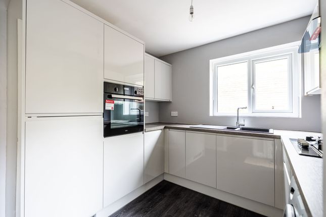 Greenside Crescent, Huddersfield, HD5 3 bed detached house for sale