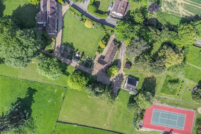 6 bed detached house