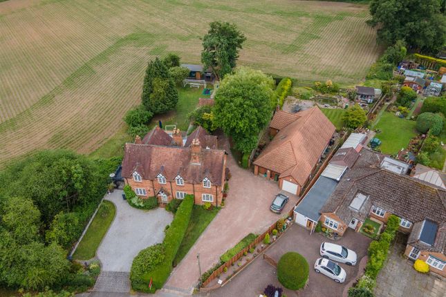 Aylesbury Road, Hockley Heath, Solihull 3 bed semi